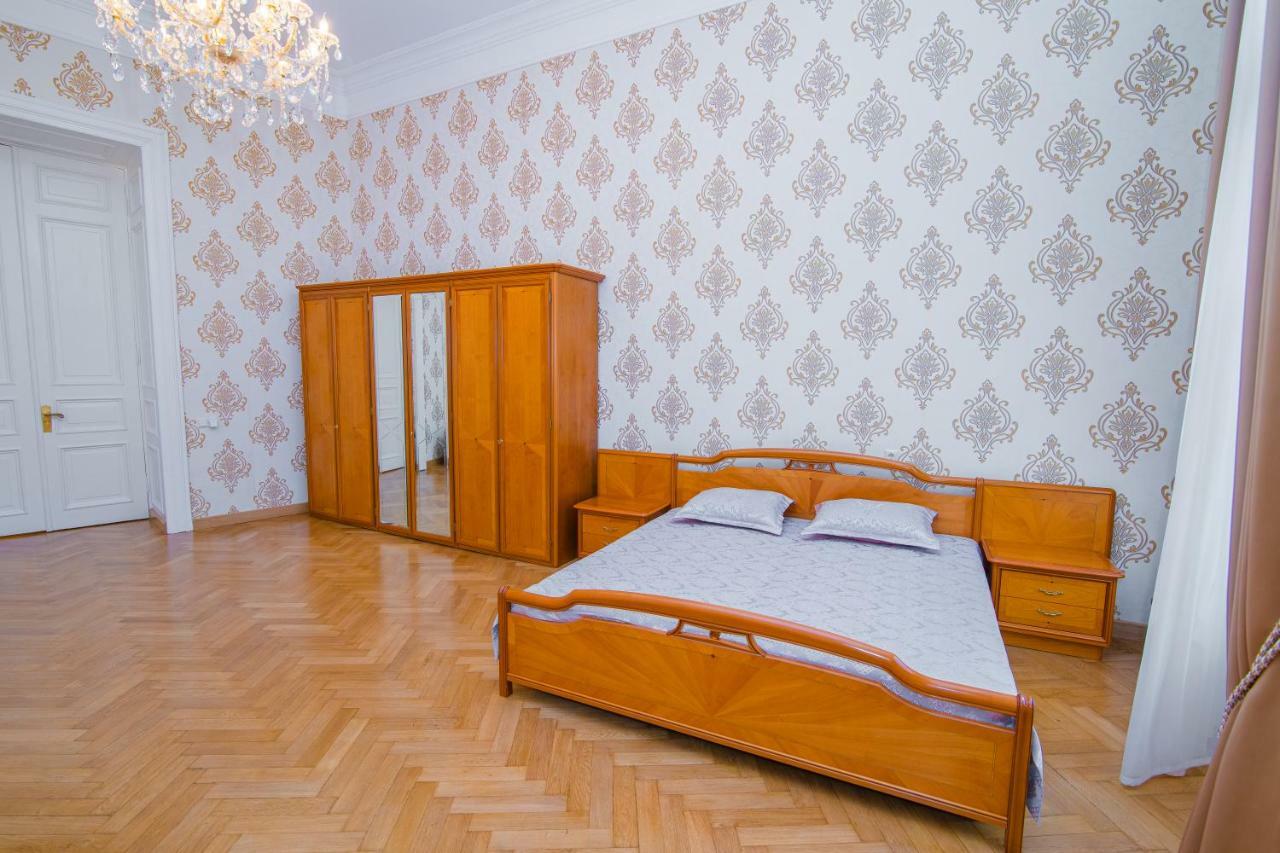 Solo Apartment In City Center 트빌리시 외부 사진