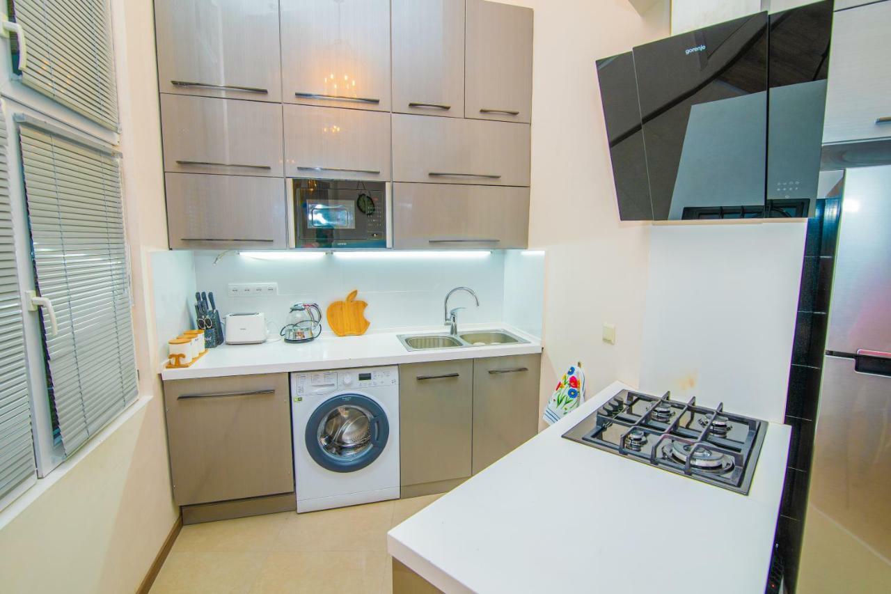 Solo Apartment In City Center 트빌리시 외부 사진